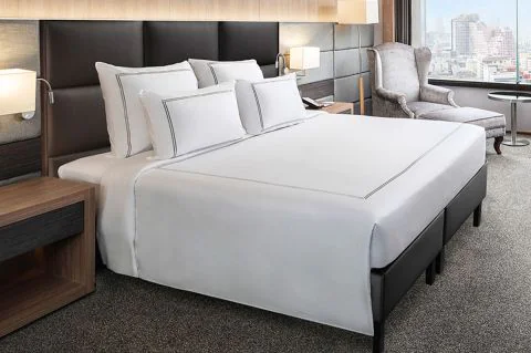 Swissôtel bed & bedding set 1