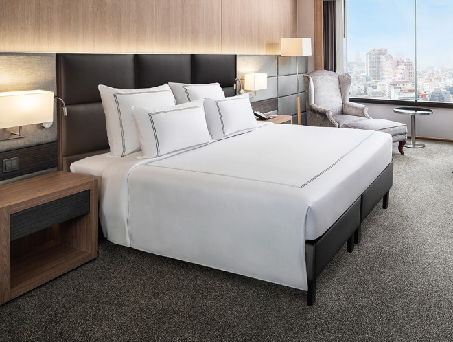Swissôtel Bed & Bedding Set